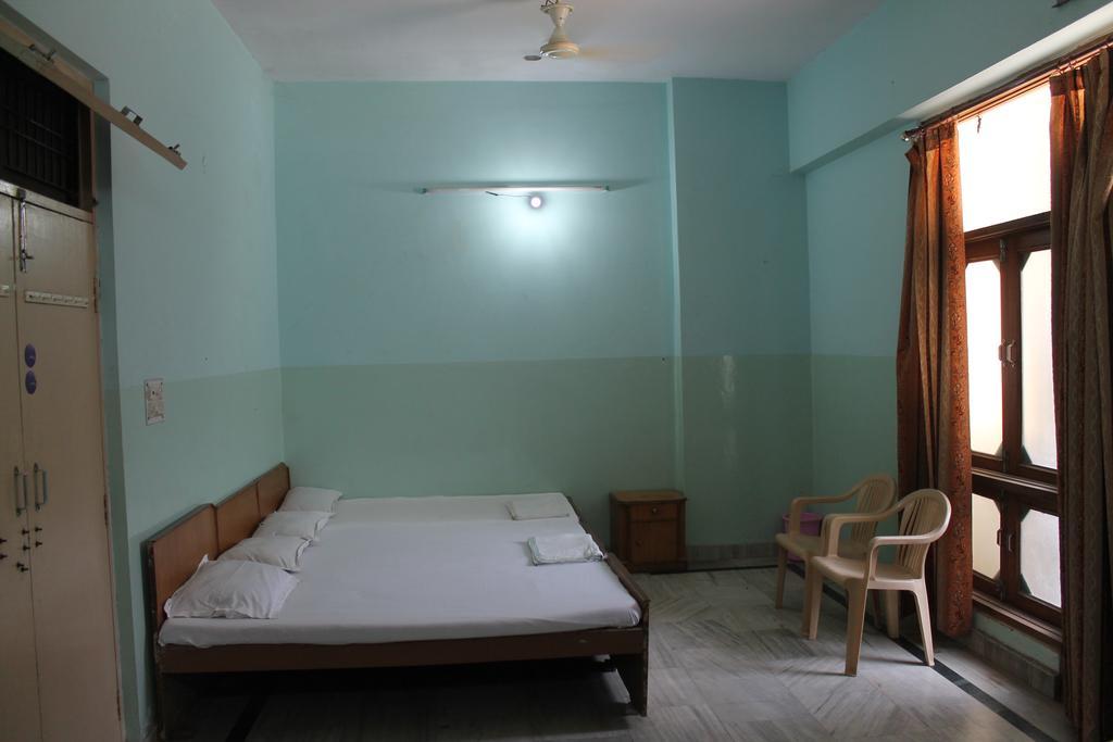 Krishnam Guest House Matura Exterior foto